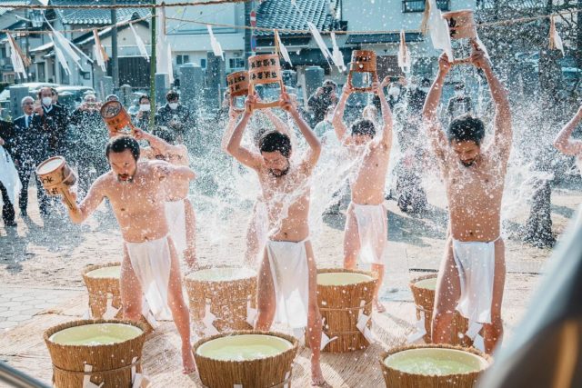 ⭐︎水行修行体験のご案内⭐︎  31日大晦日の15時から法恩寺にて水行を行います🙏  1年間の悪いものを流し新たな年を迎えませんか？  参加費1000円
持ち物　タオル  当日、海パンやTシャツでの参加もOKです！
女性も可。（濡れても素肌の透けない服をご持参下さい）  ご一緒に修行してみたい方がおられましたらご連絡ください🙇‍♂️  #修行体験#水行#新しい年#新しい自分#罪障消滅#出雲#法恩寺