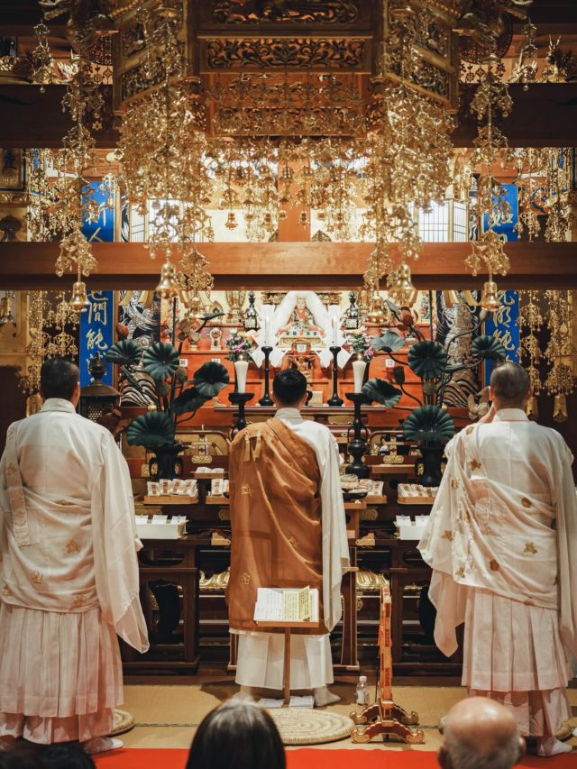 昨晩、開運星祭り法要を開催し、たくさんのお参りの中無事に終えることができました🙏  水行も朝から準備いただいた皆さんのおかげで無事にできました！
本当に何日もかけての準備、感謝です🙇‍♂️  法要は7人のお寺様と共に懸命にお経を読み、ご祈祷を行い、しっかりと悪い運気を祓い、
そして良い運気を呼び込みました✨
お上人様方ありがとうございました。  サプライズで赤鬼が出現（笑）
@multiasamiii26 
詳しくはこちら！
ものすごいバイタリティ‼️
自分にはないもので羨ましくもあります😂  豆まきも大盛り上がり✨✨  お参り、お申込の皆さまありがとうございました🙇‍♂️  このキレイな写真は
@___omu33 くんに撮ってもらいました！
ありがとう‼️  #星祭#除厄開運#厄祓い#ご祈祷#日蓮宗#出雲#法恩寺#豆まき#お菓子まき#赤鬼#ふくはうち #節分#立春#良い一年になりますように